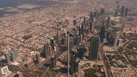 طيران الإمارات ينشر أعلى إعلان في العالم يحبس الأنفاس من قمة برج خليفة صورة رقم 7