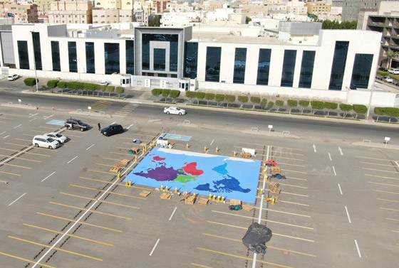 سعودية تدخل موسوعة جينيس بأكبر لوحة موزاييك بالعالم من أغطية البلاستيك صورة رقم 3