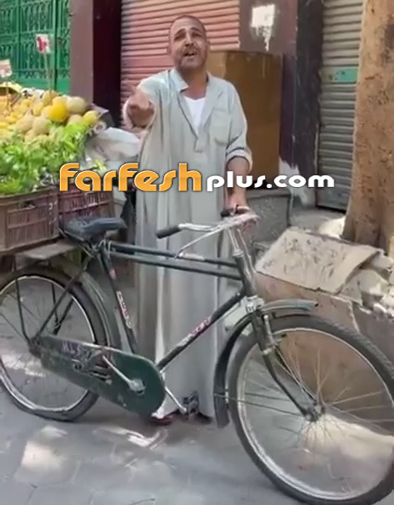 تركي آل الشيخ يتبنى موهبة بائع زهور بسيط أعجبه صوته وهو يغني في الشارع صورة رقم 2 تركي آل الشيخ يتبنى موهبة بائع زهور بسيط أعجبه صوته وهو يغني في الشارع صورة رقم 2