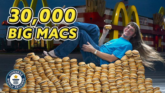 أمريكي يدخل موسوعة غينيس بالتهامه أكثر من 32 ألف شطيرة برغر! فيديو صورة رقم 1