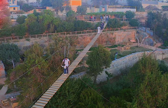 جسر معلق في السعودية يتحرك كلما هبت الرياح.. هل تجرؤ الصعود عليه؟ صورة رقم 4