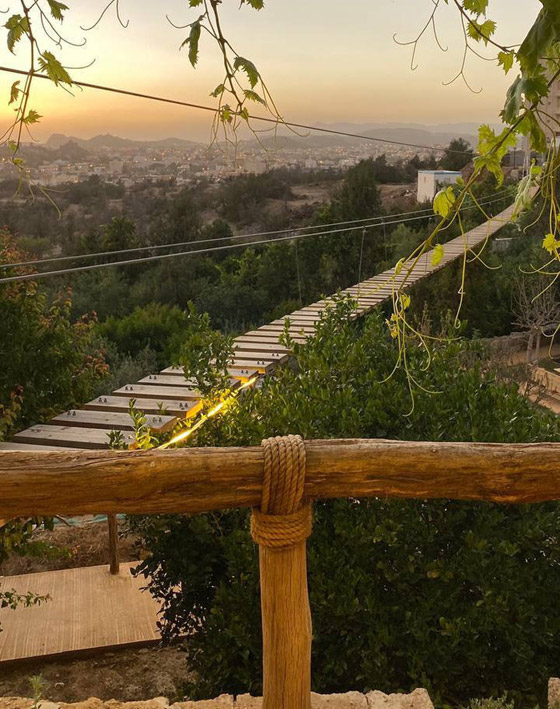 جسر معلق في السعودية يتحرك كلما هبت الرياح.. هل تجرؤ الصعود عليه؟ صورة رقم 1