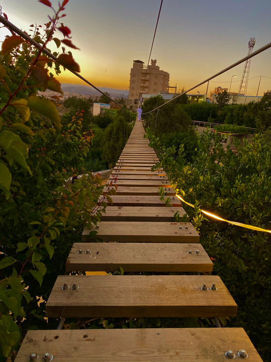 جسر معلق في السعودية يتحرك كلما هبت الرياح.. هل تجرؤ الصعود عليه؟ صورة رقم 2