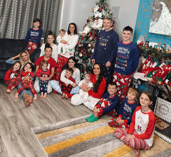 فيديو وصور: أم أكبر عائلة بريطانية (22 ولدا وبنتا) تروي أطرف وأصعب المواقف صورة رقم 9