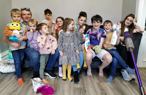 فيديو وصور: أم أكبر عائلة بريطانية (22 ولدا وبنتا) تروي أطرف وأصعب المواقف صورة رقم 12