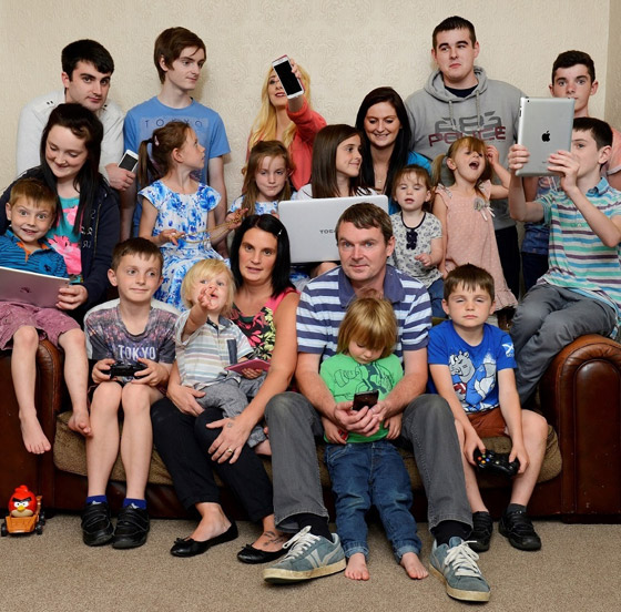 فيديو وصور: أم أكبر عائلة بريطانية (22 ولدا وبنتا) تروي أطرف وأصعب المواقف صورة رقم 13