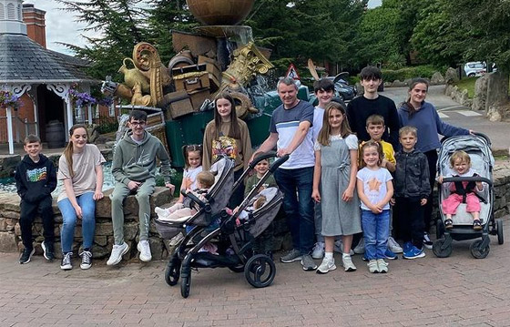 فيديو وصور: أم أكبر عائلة بريطانية (22 ولدا وبنتا) تروي أطرف وأصعب المواقف صورة رقم 20