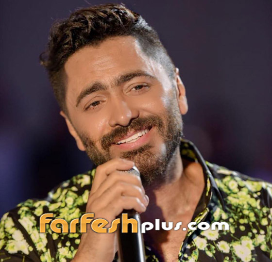 فيديو: تامر حسني يتعرض لموقف محرج أثناء استلامه جائزة تكريمية صورة رقم 11 فيديو: تامر حسني يتعرض لموقف محرج أثناء استلامه جائزة تكريمية صورة رقم 11