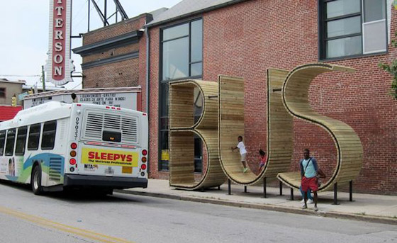 مرحاض وقاعة للأحلام.. إليكم أجمل وأغرب 8 محطات للباص حول العالم صورة رقم 2