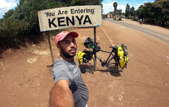 رحالة مغربي طاف 27 دولة بدراجته.. وعمل بـ7 مهن لتمويل رحلاته صورة رقم 22