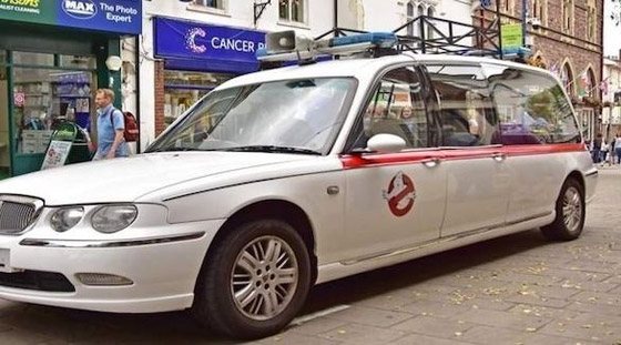 يشتريان سيارة جنازات بعد عجزهما عن شراء سيارة لامبورغيني.. والنتيجة؟ صورة رقم 1