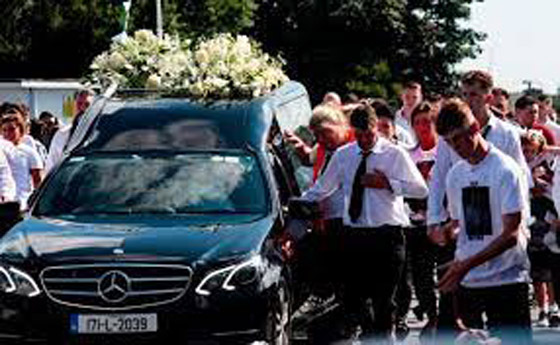 يشتريان سيارة جنازات بعد عجزهما عن شراء سيارة لامبورغيني.. والنتيجة؟ صورة رقم 2