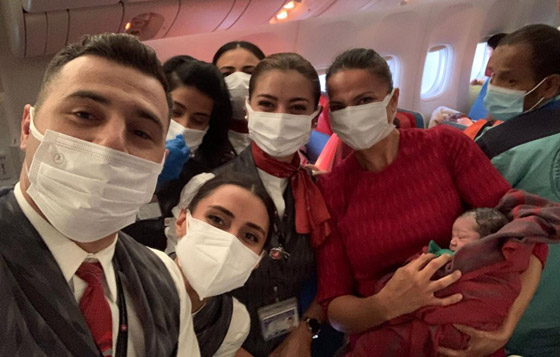 على ارتفاع 10 آلاف متر.. أفغانية تضع مولودتها خلال رحلة في طائرة صورة رقم 3 على ارتفاع 10 آلاف متر.. أفغانية تضع مولودتها خلال رحلة في طائرة صورة رقم 3