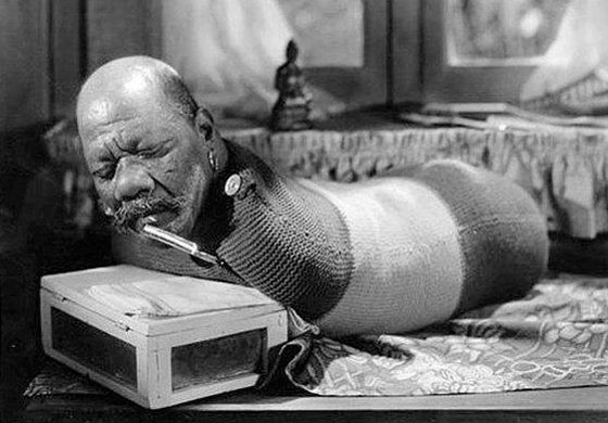 9 نجوم لسيرك (بارنوم) اشتهروا بسماتهم الغريبة: رجل بـ3 أرجل وامرأة ملتحية صورة رقم 8