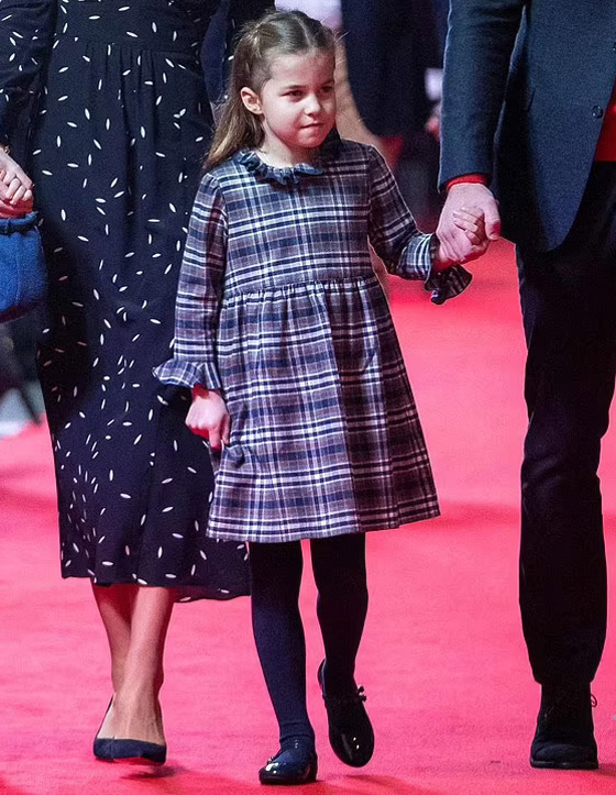 الأمير ويليام وكيت ينشران صورة جديدة لابنتهما شارلوت بعيد ميلادها التاسع صورة رقم 17 الأمير ويليام وكيت ينشران صورة جديدة لابنتهما شارلوت بعيد ميلادها التاسع صورة رقم 17