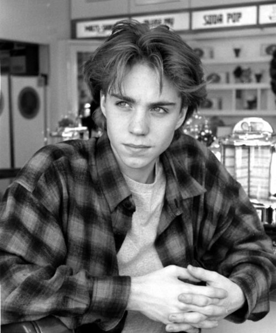 بالصور اتجاهات الموضة قديما: لن يتذكرها سوى مواليد التسعينيات صورة رقم 4