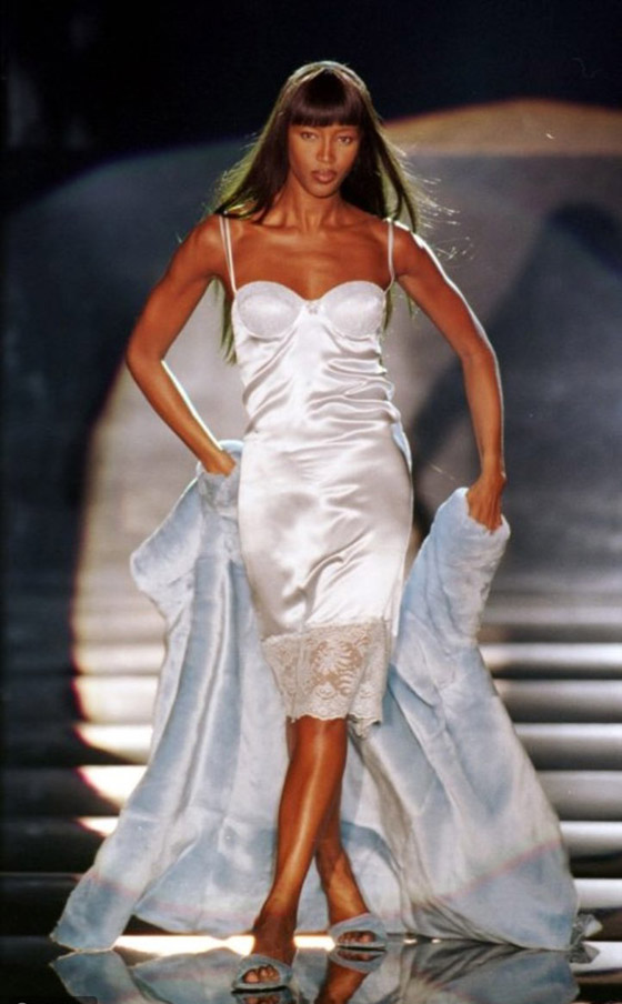 بالصور اتجاهات الموضة قديما: لن يتذكرها سوى مواليد التسعينيات صورة رقم 2