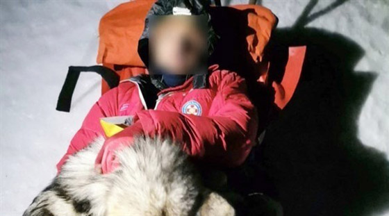 كلب ينقذ حياة متسلق بتدفئته 13 ساعة صورة رقم 1