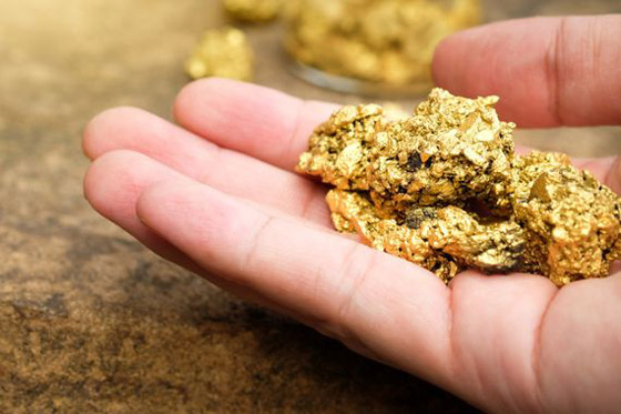 أصبحوا أثرياء بالصدفة.. أحدهم وجد كنزاً رومانياً أثناء بحثه عن مطرقة، وقصص أخرى أكثر غرابة صورة رقم 1