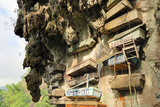 أغرب عادات دفن الموتى حول العالم صورة رقم 7