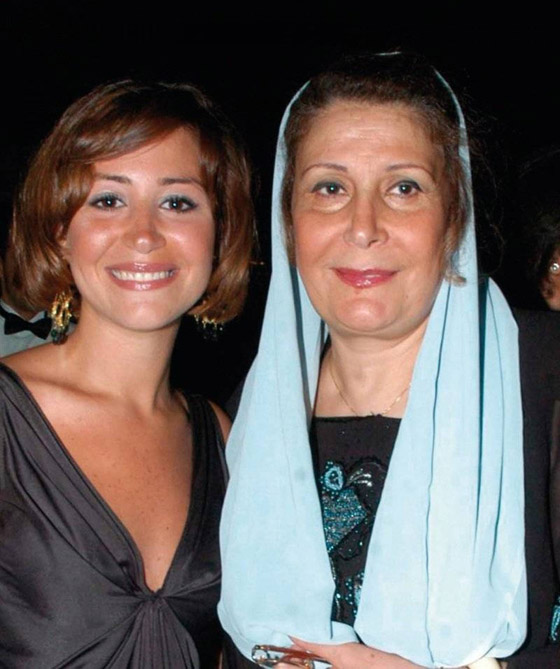 ممرضة تتهم الفنانة منة شلبي: تحرمنا من الأكل وتجبرنا على النوم على الأرض صورة رقم 1