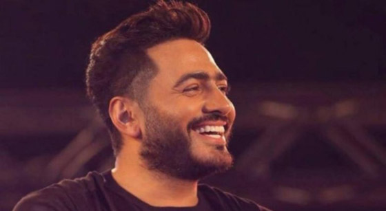 فيديو تامر حسني يفاجئ جمهوره ويؤدي رقصة الهيب هوب على المسرح صورة رقم 5