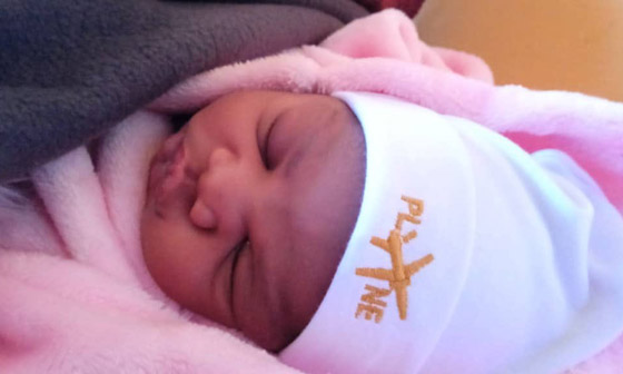 وُصفت بالمعجزة: طبيبة تساعد سيدة على الولادة بطائرة فوق الأجواء المصرية صورة رقم 6