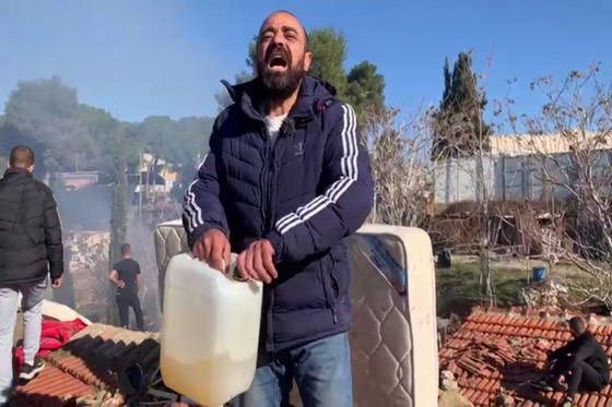 حي الشيخ جراح: مواجهات بين الشرطة الإسرائيلية وفلسطينيين بسبب قرار إخلاء منزل في القدس الشرقية صورة رقم 3 حي الشيخ جراح: مواجهات بين الشرطة الإسرائيلية وفلسطينيين بسبب قرار إخلاء منزل في القدس الشرقية صورة رقم 3