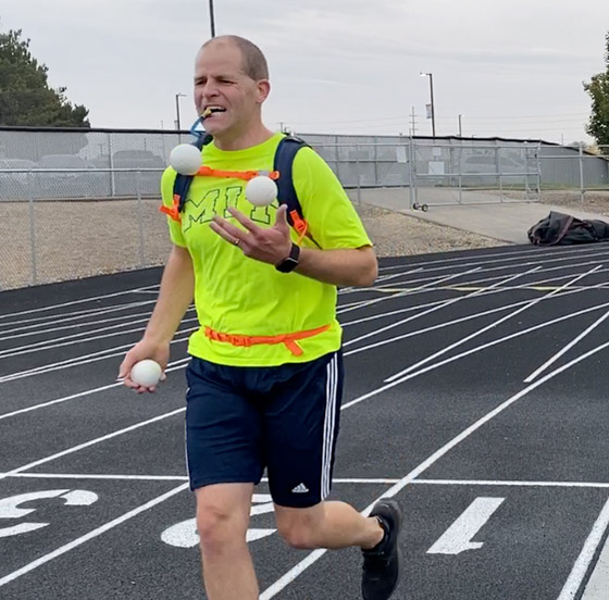 فيديو وصور: رجل أمريكي خارق يحطم 52 رقما قياسيا في 52 أسبوعا! صورة رقم 6