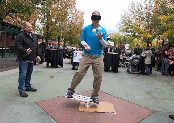 فيديو وصور: رجل أمريكي خارق يحطم 52 رقما قياسيا في 52 أسبوعا! صورة رقم 7