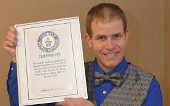 فيديو وصور: رجل أمريكي خارق يحطم 52 رقما قياسيا في 52 أسبوعا! صورة رقم 10