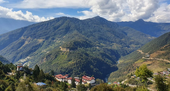 يستغرق عبوره شهرا! إعادة افتتاح مسار قديم ببوتان لأول مرة منذ 60 عاما صورة رقم 9