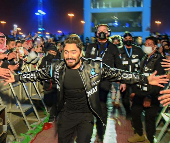 تامر حسني بـ 