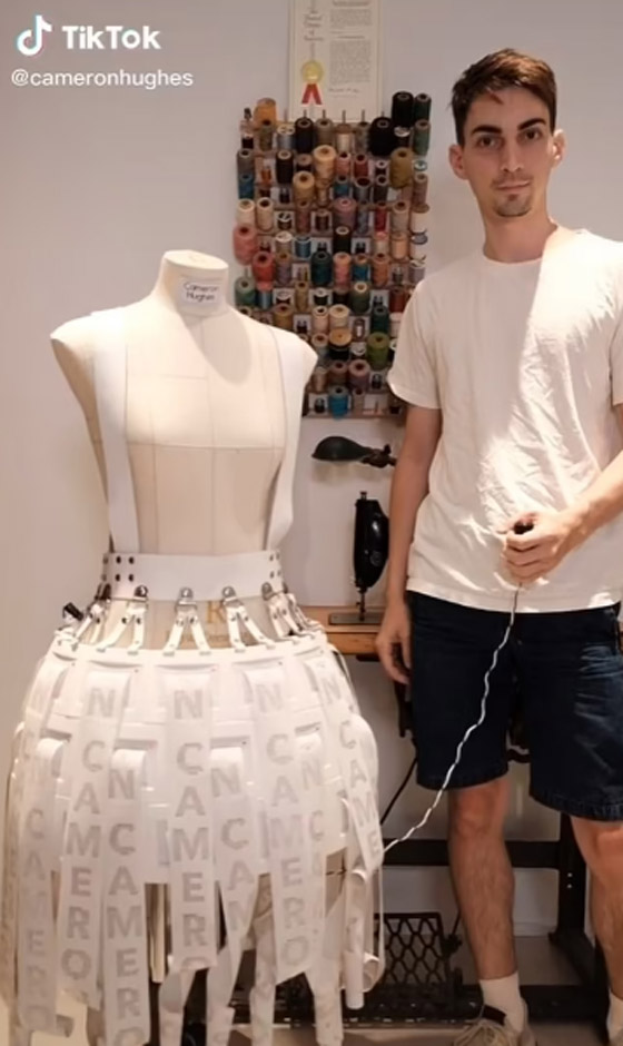 بالصور :أمريكى صمم فساتين تتنفس وتطبع ورق ويحلم بالتصميم لـ ليدى جاجا صورة رقم 1