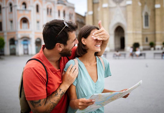 إليكم طرق وأفكار رومانسية للاحتفال بيوم عيد الحب أثناء السفر صورة رقم 1