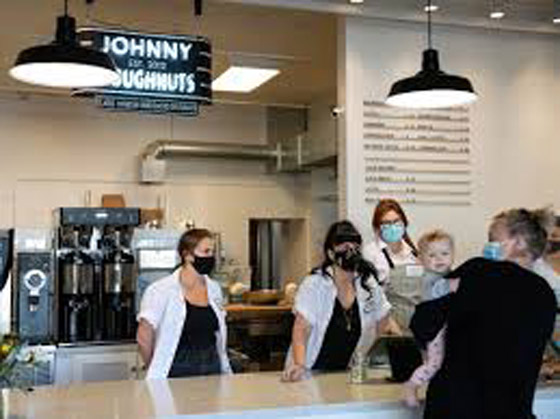 سلسلة مخابز أمريكية تبحث عن “مولعٍ بالكعك المحلَّى”.. وظيفته تجريب نكهاتها وترويجها على “السوشيال ميديا” صورة رقم 5