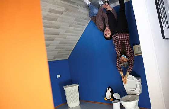 منزل معكوس يجذب السياح في كولومبيا صورة رقم 3