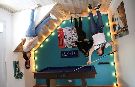 منزل معكوس يجذب السياح في كولومبيا صورة رقم 8