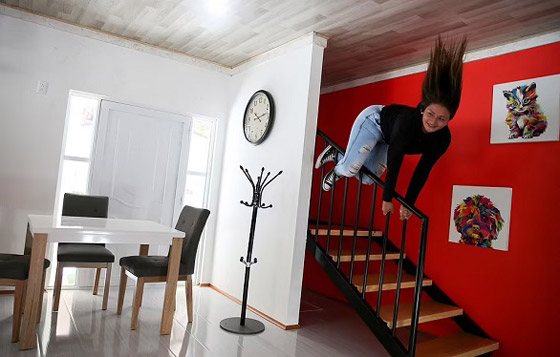 منزل معكوس يجذب السياح في كولومبيا صورة رقم 10