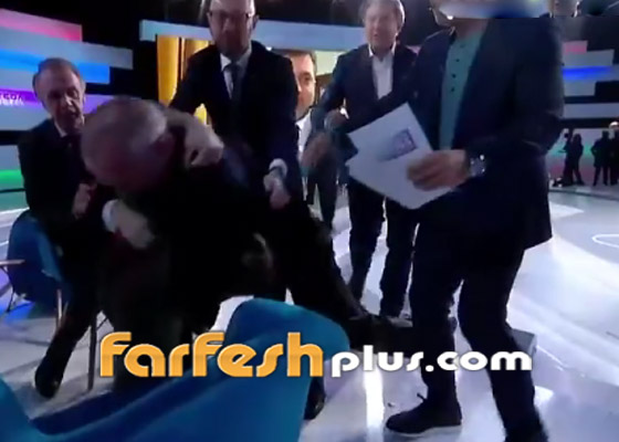 فيديو صادم.. برنامج تلفزيوني أوكراني يتحول لحلبة مصارعة! صورة رقم 3 فيديو صادم.. برنامج تلفزيوني أوكراني يتحول لحلبة مصارعة! صورة رقم 3