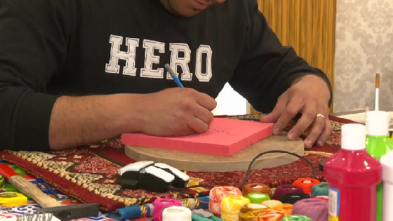 بالفيديو: فلسطيني يشكل لوحات فنية رائعة بالمسمار والخيط صورة رقم 7