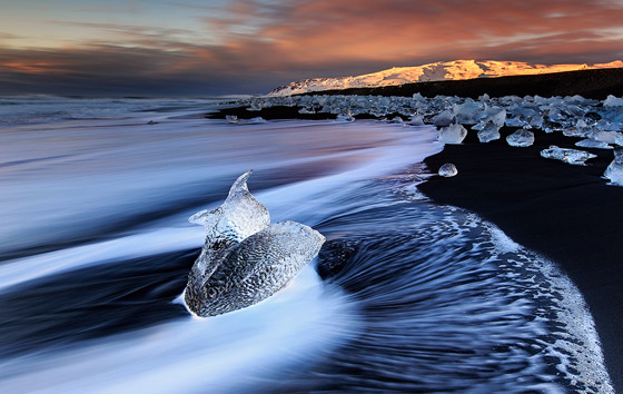 إحدى عجائب الطبيعة الجليدية.. الشاطئ الماسي الخلاب في أيسلندا صورة رقم 12