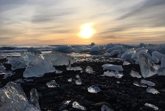 إحدى عجائب الطبيعة الجليدية.. الشاطئ الماسي الخلاب في أيسلندا صورة رقم 14