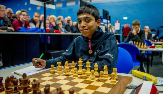 فيديو وصور: هندي عمره 16 عاما يفوز على بطل العالم في الشطرنج صورة رقم 4