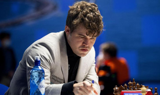 فيديو وصور: هندي عمره 16 عاما يفوز على بطل العالم في الشطرنج صورة رقم 6