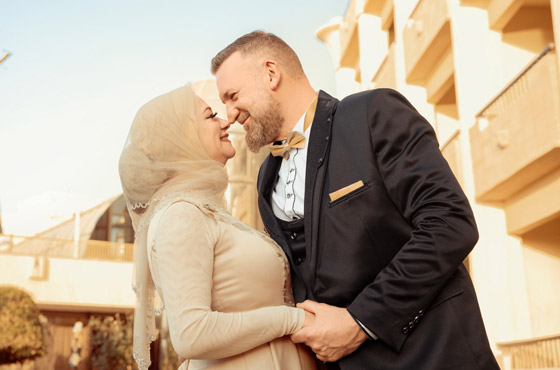البريطاني بلال وزوجته زينب أشهرا إسلامهما وعقدا قرانهما في الأقصر: صور صورة رقم 18 البريطاني بلال وزوجته زينب أشهرا إسلامهما وعقدا قرانهما في الأقصر: صور صورة رقم 18