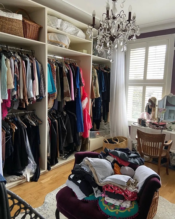 تكسب النقود من تنظيم خزائن ملابس المشاهير صورة رقم 2