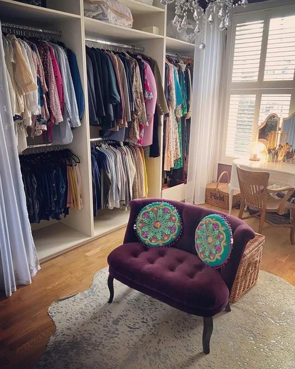 تكسب النقود من تنظيم خزائن ملابس المشاهير صورة رقم 3