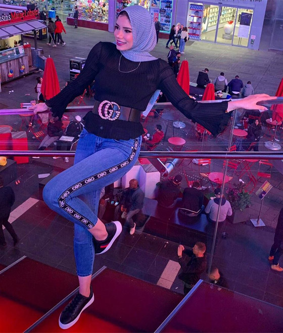 فيديو وصور: هل ستكون المهندسة دينا أيمن أول محجبة تحمل لقب ملكة جمال الكون؟ صورة رقم 6 فيديو وصور: هل ستكون المهندسة دينا أيمن أول محجبة تحمل لقب ملكة جمال الكون؟ صورة رقم 6