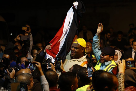 فيديو المصري كابونغا الخارق.. سحب قطارا يزن 180 طنا! صورة رقم 3 فيديو المصري كابونغا الخارق.. سحب قطارا يزن 180 طنا! صورة رقم 3
